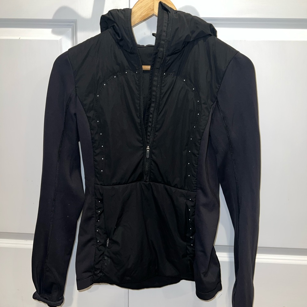 Black Lululemon Half Zip SIZE: 4